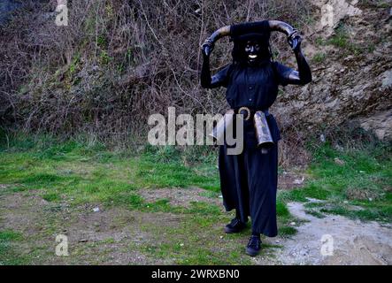 Teufel von Luzon (Guadalajara) in Vibo Maske Treffen von Viana do Bolo, Ourense, Spanien Stockfoto