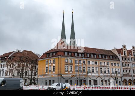 Berlin, Deutschland - 16. Dezember 2021: Das Nikolaiviertel ist ein altes Viertel der deutschen Hauptstadt Berlin, gegründet um 1200. Stockfoto