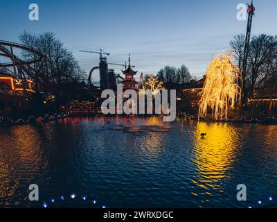 Der berühmte Vergnügungspark Tivoli in Kopenhagen am 25. Dezember 2023 Stockfoto