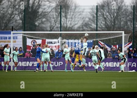 Everton FC gegen Chelsea FC Womens FA Cup Walton Hall Park Stadium LIVERPOOL ENGLAND 10. März 2024 Goalmouth-Action beim Fußball-Cup der Frauen zwischen Everton FC und Chelsea FC im Walton Hall Park Stadium Liverpool am 10. März 2024 in Birkenhead, England. Foto: Alan Edwards Stockfoto