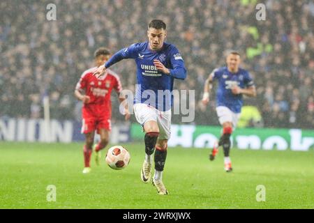 Glasgow, Großbritannien. März 2024. Die Rangers FC spielen beim zweiten Spiel gegen Benfica FC auf ihrem Heimstadion, dem Ibrox Stadium. Im vorherigen Spiel auf dem Heimspielplatz von Benfica in Lissabon, Portugal, war das Ergebnis 2:2. Der Gewinner dieses Spiels geht in die nächste Runde und die letzten 8 im Wettbewerb. Quelle: Findlay/Alamy Live News Stockfoto