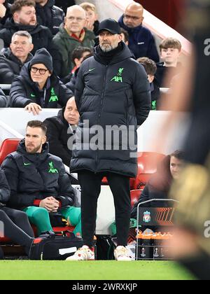 Liverpool, Großbritannien. März 2024. Liverpool-Manager Jurgen Klopp schaut beim Spiel Liverpool FC gegen AC Sparta Prag am 14. März 2024 im zweiten Leg der UEFA Europa League in Anfield, Liverpool, England, Großbritannien zu. Credit: Every Second Media/Alamy Live News Stockfoto