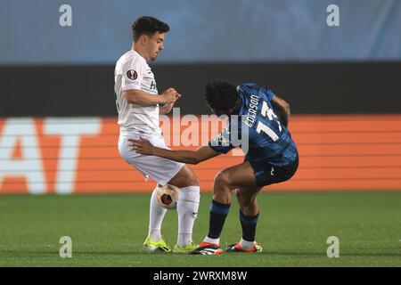 Madrid, Spanien. März 2024. Pedro Goncalves von Sporting CP wird von Ederson aus Atalanta während des Spiels der UEFA Champions League in Estadio Metropolitano, Madrid, herausgefordert. Der Bildnachweis sollte lauten: Jonathan Moscrop/Sportimage Credit: Sportimage Ltd/Alamy Live News Stockfoto