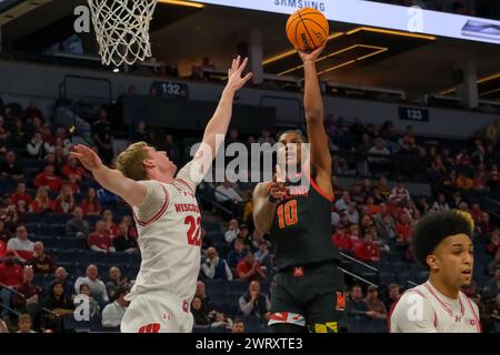 Minneapolis, Minnesota, USA. März 2024. Maryland Terrapins Stürmer JULIAN REESE (10) schießt für 2 während eines Spiels zwischen Wisconsin und Maryland während des TIAA Big10 Männer Basketball Turniers 2024 im Target Center in Minneapolis am 14. März 2024. Wisconsin gewann 87:56. (Kreditbild: © Steven Garcia/ZUMA Press Wire) NUR REDAKTIONELLE VERWENDUNG! Nicht für kommerzielle ZWECKE! Stockfoto