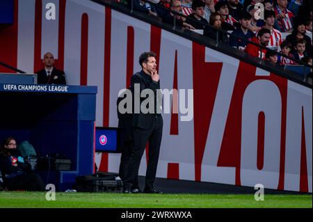 Diego Pablo Simeone, Cheftrainer von Atletico Madrid, war im Achtelfinale der UEFA Champions League 2023/24 im Metropolitano Stadium zu sehen. Endergebnis; Atletico Madrid 2:1 FC Internazionale. Stockfoto