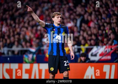 Madrid, Spanien. März 2024. Nicolo Barella vom FC Internazionale gibt während des Achtelfinale-Fußballspiels der UEFA Champions League 2023/24 im Metropolitano Stadium Gesten. Endergebnis; Atletico Madrid 2:1 FC Internazionale. (Foto: Alberto Gardin/SOPA Images/SIPA USA) Credit: SIPA USA/Alamy Live News Stockfoto