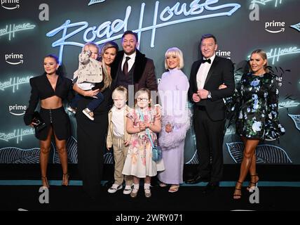 London, Großbritannien. März 2024. Conor McGregor, seine Mutter Margaret, seine Partnerin Dee Devlin und seine Familie kommen beim Road House UK Special Screening, Curzon Mayfair. Quelle: Doug Peters/EMPICS/Alamy Live News Stockfoto