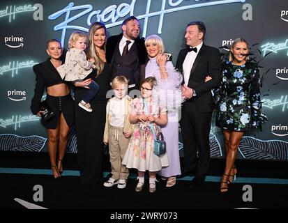 London, Großbritannien. März 2024. Conor McGregor, seine Mutter Margaret, seine Partnerin Dee Devlin und seine Familie kommen beim Road House UK Special Screening, Curzon Mayfair. Quelle: Doug Peters/EMPICS/Alamy Live News Stockfoto
