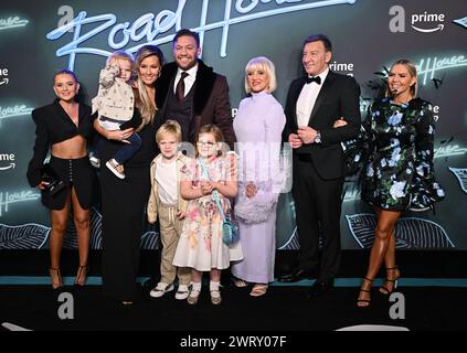London, Großbritannien. März 2024. Conor McGregor, seine Mutter Margaret, seine Partnerin Dee Devlin und seine Familie kommen beim Road House UK Special Screening, Curzon Mayfair. Quelle: Doug Peters/EMPICS/Alamy Live News Stockfoto
