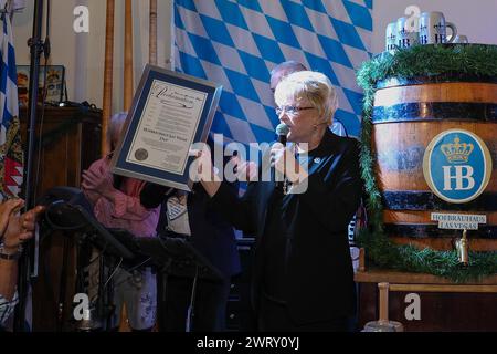 Buergermeisterin von Las Vegas Carolyn Goodman, 20 Jahre Hofbraeuhaus Las Vegas, Veranstaltung, 12.03.2024 Las Vegas Nevada USA *** Bürgermeister von Las Vegas Carolyn Goodman, 20 Jahre Hofbraeuhaus, Veranstaltung, 12 03 2024 Las Vegas Nevada USA Copyright: Xkolbert-Press/ChristianxKolbertx Stockfoto