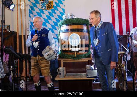 l-r: Brauereidirektor Dr. Michael Moeller und Präsident Hofbraeuhas Las Vegas Stefan Gastager, 20 Jahre Hofbraeuhaus Las Vegas, Veranstaltung, 12.03.2024 Las Vegas Nevada USA *** l r Brauereidirektor Dr. Michael Moeller und Präsident Hofbraeuhas Las Vegas Stefan Gastager, 20 Jahre Hofbraeuhaus Las Vegas, Veranstaltung, 12 03 2024 Las Vegas Nevada USA Copyright: xkolbert-Press/ChristianxKolbertx Stockfoto