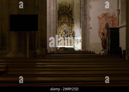 Cluj-Napoca, Rumänien – 21. Dezember 2023: Römisch-katholische Kirche St. Michael, 1349–1480, auf dem Union Square, im Zentrum von Cluj-Napoca. Stockfoto