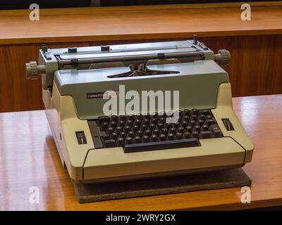 Eine robotron 202 Schreibmaschine im Stasi-Museum, Berlin. Stockfoto