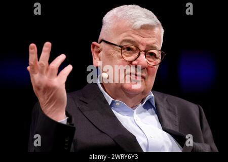 Politiker Joschka Fischer Grüne bei der Litcologne-Veranstaltung Joschka Fischer und Herfried Münkler über die Welt in Aufruhr und die Zukunft der geopolitischen Ordnung im WDR-Funkhaus. Köln, 14.03.2024 NRW Deutschland *** Politiker Joschka Fischer Greens bei der Litcologne Veranstaltung Joschka Fischer und Herfried Münkler über die Welt im Aufruhr und die Zukunft der geopolitischen Ordnung im WDR Funkhaus Köln, 14 03 2024 NRW Deutschland Copyright: XChristophxHardtx Stockfoto