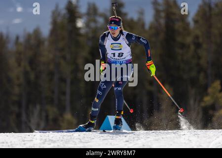 Canmore, Alberta, Kanada. März 2024. Lisa Vittozzi aus Italien in Aktion beim 7,5 km-SPRINT der Frauen beim BMW IBU World Cup Biathlon 2024 Canmore. Quelle: Jozef Karoly/Alamy Live News. Stockfoto