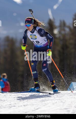 Canmore, Alberta, Kanada. März 2024. Lisa Vittozzi aus Italien in Aktion beim 7,5 km-SPRINT der Frauen beim BMW IBU World Cup Biathlon 2024 Canmore. Quelle: Jozef Karoly/Alamy Live News. Stockfoto