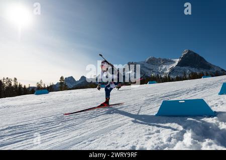 Canmore, Alberta, Kanada. März 2024. Sonja Leinamo aus Finnland im Einsatz beim 7,5 km SPRINT-Wettbewerb der Frauen beim BMW IBU World Cup Biathlon 2024 Canmore. Quelle: Jozef Karoly/Alamy Live News. Stockfoto