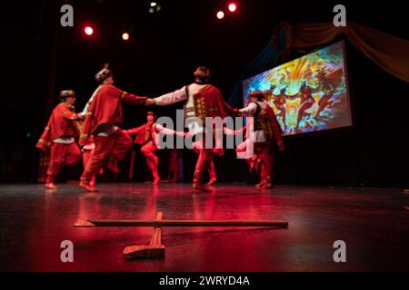 Prolisok Ukrainische Tanzgruppe veranstaltete ein Benefizkonzert für die Ukraine im Shaw Theatre in London, Großbritannien Stockfoto