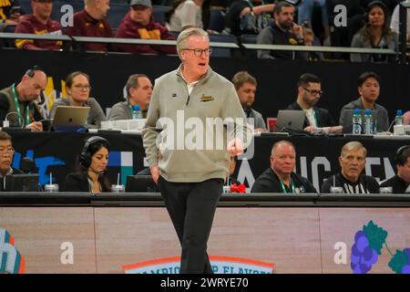 Minneapolis, Minnesota, USA. März 2024. Iowa Hawkeyes-Cheftrainer FRAN MCCAFFERY während eines Spiels zwischen Ohio State und Iowa während des TIAA Big10 Männer Basketballturniers 2024 im Target Center in Minneapolis am März 2024. Ohio State gewann 90:78. (Kreditbild: © Steven Garcia/ZUMA Press Wire) NUR REDAKTIONELLE VERWENDUNG! Nicht für kommerzielle ZWECKE! Stockfoto