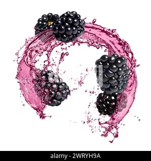 Frische Brombeeren und Saft in der Luft auf weißem Hintergrund Stockfoto