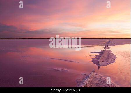 Der Lake Tyrrell ist der größte Salzwassersee am Sea Lake im Distrikt Mallee im Nordwesten von Victoria, Australien Stockfoto