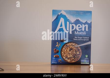 März 13 2023 - Calgary Alberta Canada - Alpen Frühstück Müsli Müsli Müsli Müsli Müsli Müsli Stockfoto