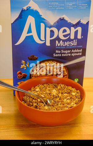 März 13 2023 - Calgary Alberta Canada - Alpen Frühstück Müsli Müsli Müsli Müsli Müsli Müsli Stockfoto