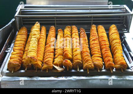 Schwimmender Markt in Lembang, nördlich von Bandung City in West-Java, Indonesien. Ein beliebter Ort für einheimische Touristen. Stockfoto