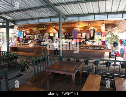 Schwimmender Markt in Lembang, nördlich von Bandung City in West-Java, Indonesien. Ein beliebter Ort für einheimische Touristen. Stockfoto