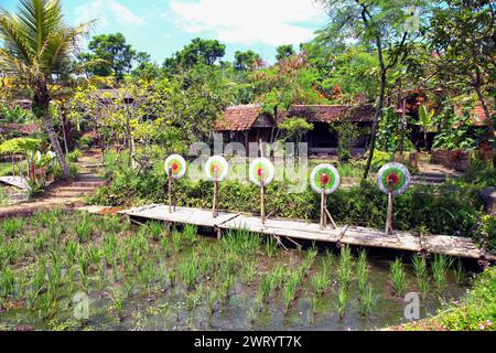 Schwimmender Markt in Lembang, nördlich von Bandung City in West-Java, Indonesien. Ein beliebter Ort für einheimische Touristen. Stockfoto