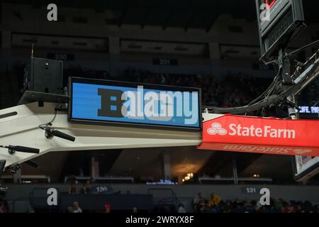 Minneapolis, Minnesota, USA. März 2024. Das Big10-Logo auf einer kleinen Videowand während eines Spiels zwischen Wisconsin und Maryland während des TIAA Big10 Men's Basketball Tournament 2024 im Target Center in Minneapolis am 14. März 2024. Wisconsin gewann 87:56. (Kreditbild: © Steven Garcia/ZUMA Press Wire) NUR REDAKTIONELLE VERWENDUNG! Nicht für kommerzielle ZWECKE! Stockfoto