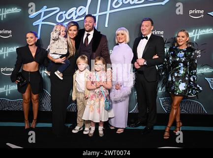 London, Großbritannien. März 2024. Conor McGregor, Mutter Margaret, Partner Dee Devlin und Mitglieder seiner Familie beim Road House UK Special Screening, Curzon Cinema am 14. März 2024 in London, Großbritannien. Foto: Stuart Hardy/ABACAPRESS.COM Credit: Abaca Press/Alamy Live News Stockfoto