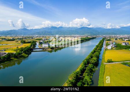 Luftaufnahme der Gemeinde Dongshan über dem dongshan River in Yilan, Taiwan Stockfoto