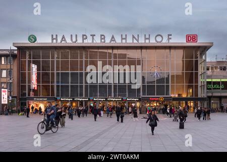 Der Kölner Hauptbahnhof *** Köln Hauptbahnhof Nordrhein-Westfalen Deutschland, Deutschland GMS11275 Stockfoto