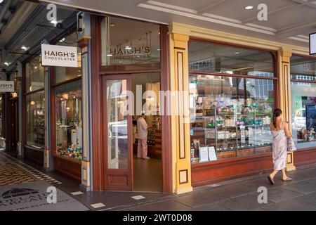 Adelaide Arcade, historische Einkaufspassage und Haigh's Chocolate Shop, Adelaide City Centre, South Australia, März 2024 Stockfoto