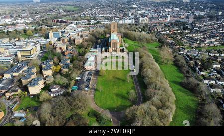 Eine Luftaufnahme der Guildford Cathedral in England. Stockfoto