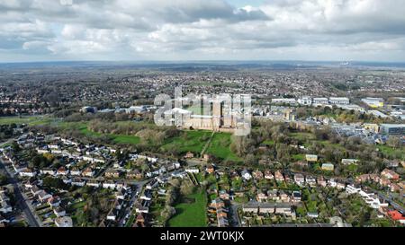 Eine Luftaufnahme der Guildford Cathedral in England. Stockfoto