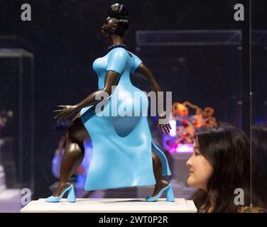 The National Gallery, London, Großbritannien. März 2024. Die beiden Siegervorschläge für die nächste Vierte Sockelkommissionen werden bekanntgegeben. Die Werke werden 2026 bzw. 2028 auf dem vierten Sockel am Trafalgar Square vorgestellt. Lady in Blue von Tschabalala Self wird als Vierte sockelkommission für 2026 ausgewählt. Quelle: Malcolm Park/Alamy Live News Stockfoto