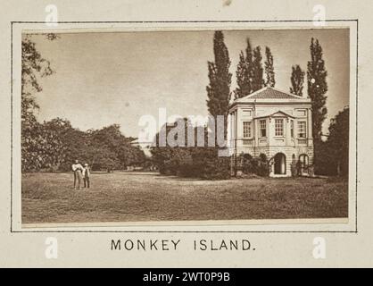 Monkey Island. Henry W. Taunt, Fotograf (britischer Fotograf, 1842–1922) um 1886 eines von drei Fotos, die eine gedruckte Karte von Boveney, Clewer und der Umgebung entlang der Themse illustrieren. Das Foto zeigt einen Mann und einen Jungen, der auf dem Rasen rund um das Tempelgebäude auf Monkey Island steht. (Recto, Mount) unten in der Mitte, unter dem Bild, in schwarzer Tinte gedruckt: 'AFFENINSEL'. Stockfoto