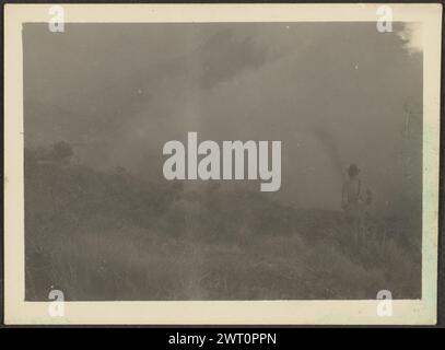 Figur in der Berglandschaft. Louis Fleckenstein, Fotograf (Amerikaner, 1866–1943) 1907–1943 Stockfoto