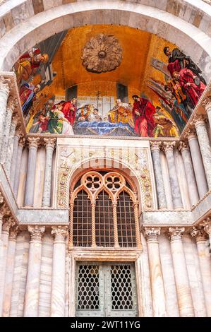 Detail der St. Mark's Cathedral, St. Markusplatz, Venedig in Veneto, Italien Stockfoto