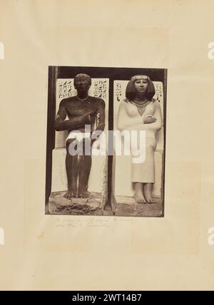 Rahotep und Nofret Statuen. Möglicherweise Carlo Naya, Fotograf (italienisch, 1816–1882) aus den 1850er–1890er Jahren Ansicht der Zwillingsstatuen von Prinz Rahotep und seiner Frau Nofret im Ägyptischen Museum in Kairo. (Recto, Print) unten rechts, handgeschrieben im negativ: '68'; (Recto, Mount) unten in der Mitte, handgeschrieben mit Bleistift: 'Die ältesten Kunstwerke der Welt - / älter als die Pyramiden'. Stockfoto