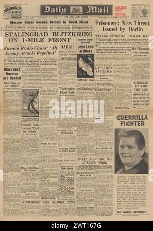 1942 Daily Mail-Titelseite berichtet über die Schlacht von Stalingrad, den Angriff der japanischen Marine auf die Salomonen und die Drohung Deutschlands über Kriegsgefangene Stockfoto