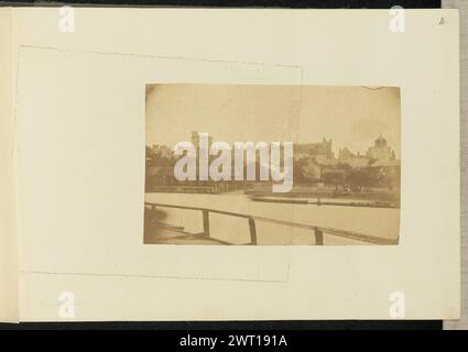 Windsor. Sir John Joscelyn Coghill, Fotograf (irisch, 1826–1905), ca. 1850er-Jahre Blick auf Windsor von der anderen Seite der Themse. Der runde Turm von Windsor Castle ist über der umliegenden Stadt auf der linken Seite des Bildes zu sehen. (Recto, Halterung) oben rechts, Bleistift: '4'; unten links, Bleistift: 'Windsor'; Stockfoto