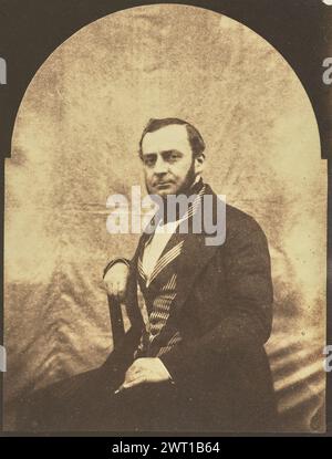 Porträt eines Mannes. Hippolyte Bayard, Fotografin (1801–1887) um 1845–1847 Porträt eines bärtigen Mannes vor einer Stoffkulisse. Er trägt eine gestreifte Weste und hat einen Arm auf der Rückseite seines Stuhls. Stockfoto