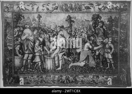 Joseph hat seinen silbernen Becher in Benjamins Sack gelegt. Unbekannt ca. 1590-1610 Gobelin Materialien/Techniken: Wolle und Seide; Metallfäden (Gold); Metallfäden (Silber) Kultur: Flämisches Weberzentrum: Brüssel Inschriften: Stadtzeichen auf der Unterwache, links in der Landschaft, Joseph lässt seinen Silberbecher in Benjamins Sack legen, während seine Brüder auf ihre Heimreise aufbrechen (Genesis 44-45); große Figurengruppe (L, Mitte und Hintergrund) (L & R BRD) 'Schöpfungsgrenze' mit Landschaft und Tieren; (UPR BRD) verschiedene Vögel, angeführt von Figuren in wolkenähnlichen Formationen; (LWR BRD) männliche Figur im Pferd Stockfoto