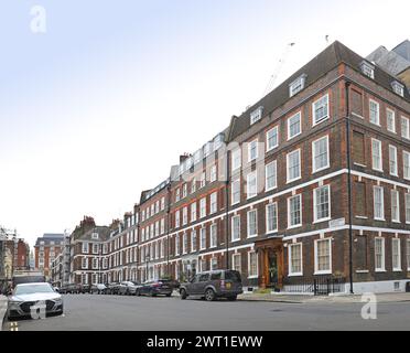 Queen Anne's Gate, London SW1. Elegante georgianische Häuser auf der Südseite dieser berühmten Straße in der Nähe des St. James's Park. Stockfoto