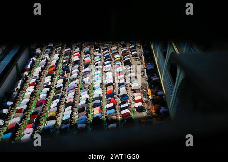 Kathmandu, Nepal. März 2024. Muslime sahen während des Ramadan im Kaschmeeree Jaama Masjid betend, was den Beginn des heiligen Monats in Kathmandu markiert. Quelle: SOPA Images Limited/Alamy Live News Stockfoto