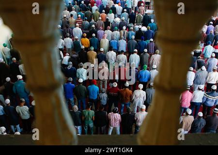 Kathmandu, Nepal. März 2024. Muslime sahen während des Ramadan im Kaschmeeree Jaama Masjid betend, was den Beginn des heiligen Monats in Kathmandu markiert. Quelle: SOPA Images Limited/Alamy Live News Stockfoto