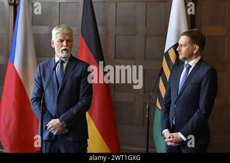 Drazdany, Deutschland. März 2024. Der sächsische Ministerpräsident Michael Kretschmer (rechts) trifft am 15. März 2024 im Sächsischen Regierungsbüro in Dresden mit dem tschechischen Präsidenten Petr Pavel zusammen. Quelle: Ondrej Hajek/CTK Photo/Alamy Live News Stockfoto